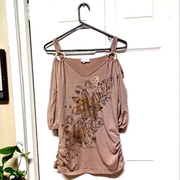 SOLD *Buy 1 get 1 Free,Fiona & Purple open shoulder shirt - Picture 1 of 4